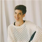 Yoga aéreo, terapeuta especializada en el bienestar femenino